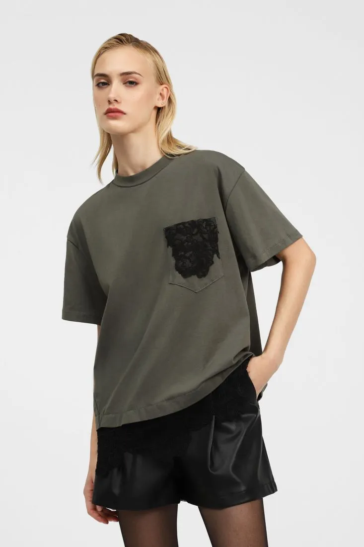  Short-sleeved t-shirt with lace    