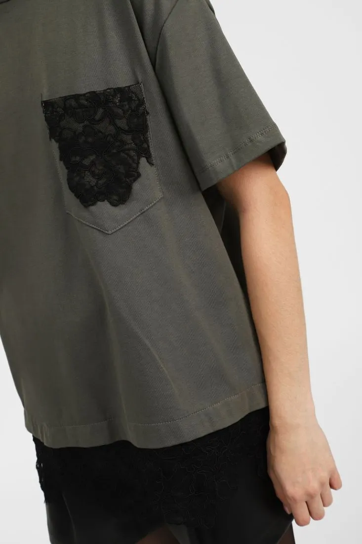 Short-sleeved t-shirt with lace    